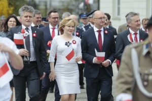 03.05.2022. Kielce. Obchody Święta Konstytucji 3 Maja. Na zdjęciu (od lewej): Krzysztof Słoń - senator, Anna Krupka - wiceminister sportu, Piotr Wawrzyk - wiceminister spraw zagranicznych, Zbigniew Koniusz - wojewoda świętokrzyski / Wiktor Taszłow / Radio Kielce