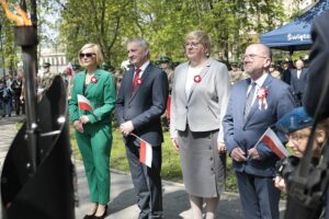 03.05.2022. Kielce. Obchody Święta Konstytucji 3 Maja. Na zdjęciu (od lewej): Renata Janik - wicemarszałek województwa świętokrzyskiego, Zbigniew Koniusz - wojewoda świętokrzyski, Bożena Szczypiór, zastępca prezydenta Kielc, Marek Bogusławski - wicemarszałek województwa świętokrzyskiego / Wiktor Taszłow / Radio Kielce