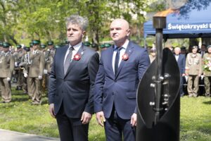 03.05.2022. Kielce. Obchody Święta Konstytucji 3 Maja. Na zdjęciu (od lewej): Krzysztof Słoń - senator, Rafał Nowak - wicewojewoda świętokrzyski / Wiktor Taszłow / Radio Kielce