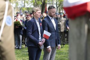 03.05.2022. Kielce. Obchody Święta Konstytucji 3 Maja. Na zdjęciu (od lewej): Agata Wojda - wiceprezydent Kielc, Michał Piasecki - PO / Wiktor Taszłow / Radio Kielce