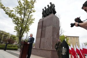 09.05.2022. Kielce. Uroczystości 77. rocznicy zakończenia II wojny światowej. Na zdjęciu: Zbigniew Koniusz - wojewoda świętokrzyski / Wiktor Taszłow / Radio Kielce