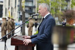 09.05.2022. Kielce. Uroczystości 77. rocznicy zakończenia II wojny światowej. Na zdjęciu: Zbigniew Koniusz - wojewoda świętokrzyski / Wiktor Taszłow / Radio Kielce