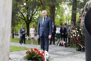 09.05.2022. Kielce. Uroczystości 77. rocznicy zakończenia II wojny światowej. Na zdjęciu: Zbigniew Koniusz - wojewoda świętokrzyki / Wiktor Taszłow / Radio Kielce