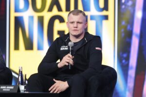 12.05.2022. Targi Kielce. Ceremonia ważenia przed galą Suzuki Boxing Night XV. Na zdjęciu: Daniel Adamiec / Wiktor Taszłow / Radio Kielce