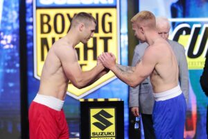 12.05.2022. Targi Kielce. Ceremonia ważenia przed galą Suzuki Boxing Night XV. Na zdjęciu (od lewej): Kamil Ślędak, Shane Cunninghan / Wiktor Taszłow / Radio Kielce