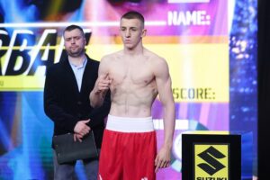 12.05.2022. Targi Kielce. Ceremonia ważenia przed galą Suzuki Boxing Night XV. Na zdjęciu: Mateusz Urban / Wiktor Taszłow / Radio Kielce