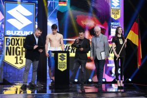 12.05.2022. Targi Kielce. Ceremonia ważenia przed galą Suzuki Boxing Night XV. Na zdjęciu: Cian Reddy / Wiktor Taszłow / Radio Kielce