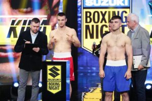 12.05.2022. Targi Kielce. Ceremonia ważenia przed galą Suzuki Boxing Night XV. Na zdjęciu (od lewej): Dominik Kida i Christopher O'Reilly / Wiktor Taszłow / Radio Kielce