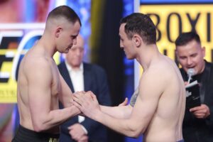 12.05.2022. Targi Kielce. Ceremonia ważenia przed galą Suzuki Boxing Night XV. Na zdjęciu (od lewej): Daniel Adamiec i Iago Gedenidze / Wiktor Taszłow / Radio Kielce