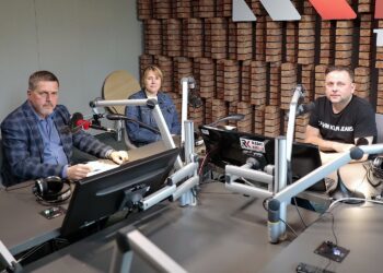 17.05.2022. Radio Kielce. Punkty Widzenia. Na zdjęciu (od lewej): Jarosław Karyś - przewodniczący kieleckiej rady miasta, Katarzyna Czech-Kruczek - radna, Robert Szumielewicz - Radio Kielce / Wiktor Taszłow / Radio Kielce