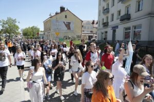 19.05.2022. Kielce. Korowód studentów idzie ulicami miasta / Wiktor Taszłow / Radio Kielce