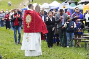 22.05.2022. Święty Krzyż. XV Jarmark Świętokrzyski / Wiktor Taszłow / Radio Kielce