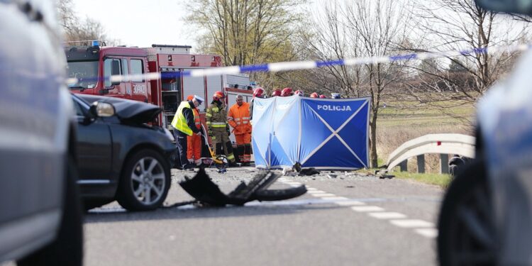 17.04.2022. Lisów. Wypadek na drodze krajowej nr 73 / Wiktor Taszłow / Radio Kielce