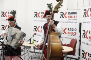 Kapela ludowa z Sędziszowa nagrywała piosenki w Studiu GRAM Radia Kielce [WIDEO, ZDJĘCIA] - Radio Kielce