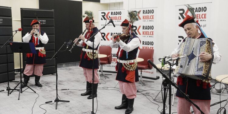 14.05.2022 Radio Kielce. Studio Gram Kapela Edwarda Goli z Sędziszowa / Jarosław Kubalski / Radio Kielce