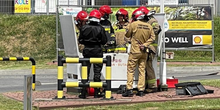 20.05.2022. Kielce. Ulica Grunwaldzka. Wyciek gazu na stacji benzynowej / Wiktor Taszłow / Radio Kielce