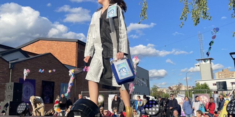 28.05.2022. Ostrowiec Św. Pokaz mody / Emilia Sitarska / Radio Kielce