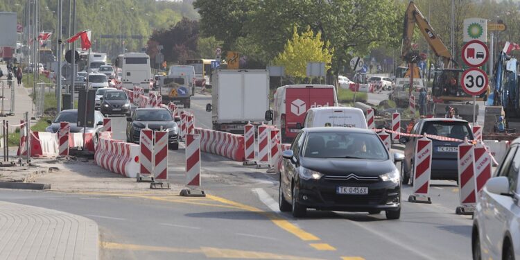 11.05.2022. Kielce. Skrzyżowanie alei Solidarności i alei Tysiąclecia Państwa Polskiego / Wiktor Taszłow / Radio Kielce