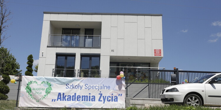 24.06.2022 Kielce. Otwarcie Szkoły Podstawowej Specjalnej "Akademia Życia" przy ulicy Bernardyńskiej 81 / fot. Jarosław Kubalski - Radio Kielce