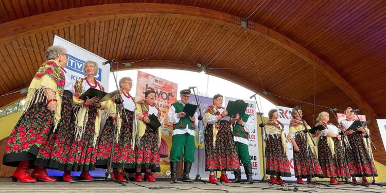 04.06.2022. Michałów. Koncert „Jawor u źródeł kultury. Zaproszenie" / Wiktor Taszłow / Radio Kielce