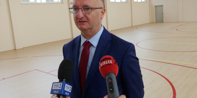 13.06.2022. Warzyn. Przekazanie promesy w ramach drugiej edycji Polskiego Ładu. Na zdjęciu: Piotr Wawrzyk - wiceminister spraw zagranicznych / Marcin Marszałek / Radio Kielce