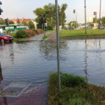 30.06.2022. Kielce. Zalane rondo u zbiegu ulic Grunwaldzkiej i Jagiellońskiej / Fot. Marcin Marszałek - Radio Kielce