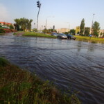 30.06.2022. Kielce. Zalane rondo u zbiegu ulic Grunwaldzkiej i Jagiellońskiej / Fot. Marcin Marszałek - Radio Kielce