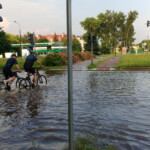 30.06.2022. Kielce. Zalane rondo u zbiegu ulic Grunwaldzkiej i Jagiellońskiej / Fot. Marcin Marszałek - Radio Kielce