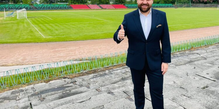 Starachowice. Stadion miejski. Na zdjęciu Marek Materek - prezydent Starachowic / Marek Materek/Facebook