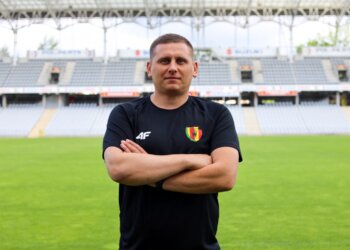 Na zdjęci: Michał Macek - asystent trenera Leszka Ojrzyńskiego w Koronie Kielce / Korona Kielce