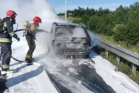22.06.2022. Gózd. Pożar samochodu na S7 / źródło: KP PSP Skarżysko-Kamienna
