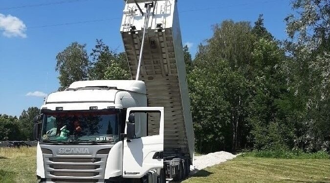 27.06.2022. Łany. Wypadek przy rozładunku / źródło: policja