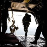 Skoki ze spadochronem / Polska Zbrojna