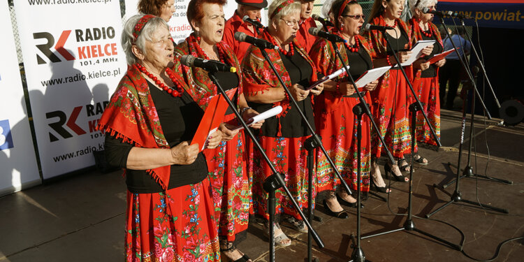 „Jawor u źródeł kultury. Zaproszenie” we Włoszczowie. Publiczność nie zawiodła - Radio Kielce