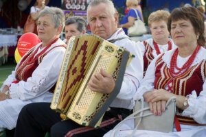 „Jawor u źródeł kultury. Zaproszenie”. Bawiliśmy się w Skarżysku i Włoszczowie - Radio Kielce