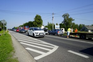 20.06.2022. Radlin. Zderzenie trzech samochodów / Fot. Piotr Kwaśniewski – Radio Kielce