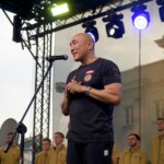 20.06.2022. Kielce. Wspólne świętowanie udanego sezonu Łomży Vive Kielce. Na zdjęciu: Talant Dujszebajew - trener Łomzy Vive Kielce / Fot. Piotr Kwaśniewski - Radio Kielce