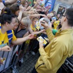 20.06.2022. Kielce. Wspólne świętowanie udanego sezonu Łomży Vive Kielce. Na zdjęciu: Szymon Sićko / Fot. Piotr Kwaśniewski - Radio Kielce