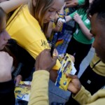 20.06.2022. Kielce. Wspólne świętowanie udanego sezonu Łomży Vive Kielce. Na zdjęciu: Faruk Yusuf / Fot. Piotr Kwaśniewski - Radio Kielce