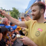 20.06.2022. Kielce. Wspólne świętowanie udanego sezonu Łomży Vive Kielce. Na zdjęciu: Andreas Wolff / Fot. Piotr Kwaśniewski - Radio Kielce