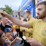 20.06.2022. Kielce. Wspólne świętowanie udanego sezonu Łomży Vive Kielce. Na zdjęciu: Andreas Wolff / Fot. Piotr Kwaśniewski - Radio Kielce
