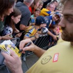 20.06.2022. Kielce. Wspólne świętowanie udanego sezonu Łomży Vive Kielce. Na zdjęciu: Andreas Wolff / Fot. Piotr Kwaśniewski - Radio Kielce