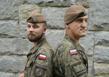 Na zdjęciu (od lewej): -st. szer. Bartosz Paździerz, szt. szer. Wojciech Niebelski / Fot. Dionizy Krawczyński - Radio Kielce