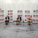 26.06.2022. Kielce. Studio Polityczne Radia Kielce. Na zdjęciu (od lewej): Krzysztof Słoń - PiS, Czesław Siekierski - PSL, Dawid Lewicki - Konfederacja, Krzysztof Sławiński - PO, Filip Strząbała - Nowa Lewica