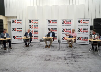 26.06.2022. Kielce. Studio Polityczne Radia Kielce. Na zdjęciu (od lewej): Krzysztof Słoń - PiS, Czesław Siekierski - PSL, Dawid Lewicki - Konfederacja, Krzysztof Sławiński - PO, Filip Strząbała - Nowa Lewica