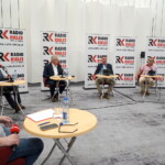 26.06.2022. Kielce. Studio Polityczne Radia Kielce. Na zdjęciu (od lewej): Radosław Podsiadły - Radio Kielce, Krzysztof Słoń - PiS, Czesław Siekierski - PSL, Dawid Lewicki - Konfederacja, Krzysztof Sławiński - PO, Filip Strząbała - Nowa Lewica