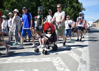 25.06.2022. Staszów. Wymarsz 202. pieszej pielgrzymki do Sanktuarium Maryjnego w Sulisławicach / Fot. ks. Grzegorz Słodkowski - Rzecznik Diecezji Sandomierskiej