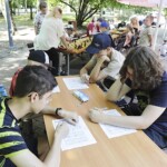 Królowały szachowe zagadki - Radio Kielce 28.06.2022. Kielce. Park miejski. Wakacyjna Szkoła Szachowa Polskiego Radia Kielce / Fot. Jarosław Kubalski - Radio Kielce