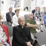 22.06.2022. Kielce. Centrum Edukacyjne „Przystanek Historia IPN”. Konferencja. Na zdjęciu (z prawej): biskup Marian Florczyk