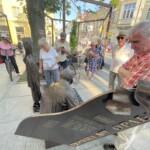 25.06.2022. Kielce. Ławeczka Bronisława Opałki / Fot. Jarosław Kubalski – Radio Kielce